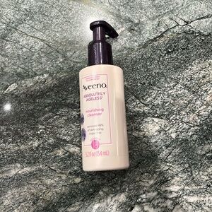 Aveeno Absolutely Ageless Nourishing Cleanser w/ Blackberry Extract 5.2 fl oz